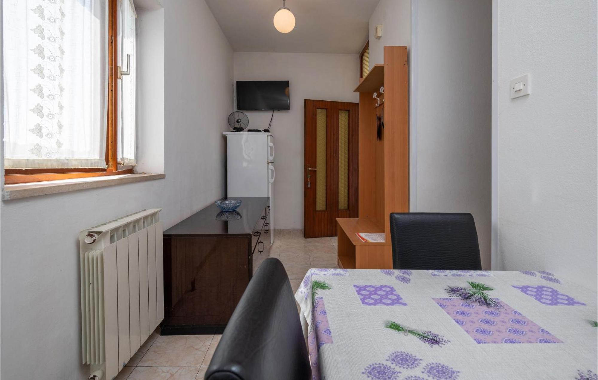 1 Bedroom Cozy Apartment In PUY Exterior foto