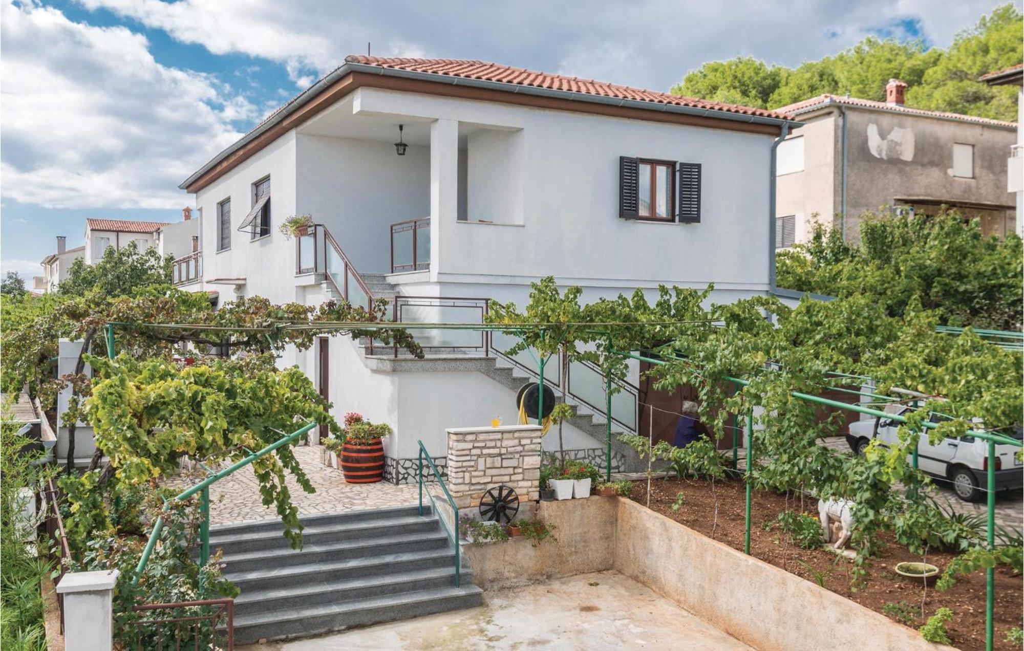 1 Bedroom Cozy Apartment In PUY Exterior foto