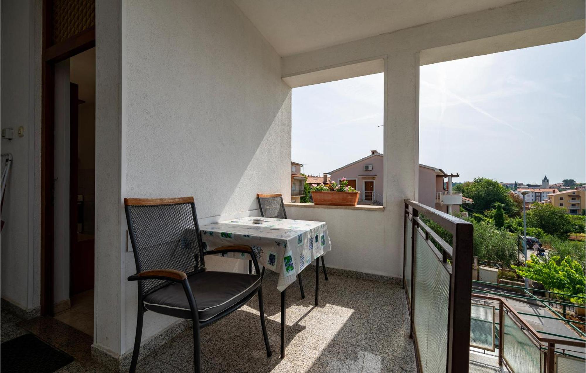 1 Bedroom Cozy Apartment In PUY Exterior foto