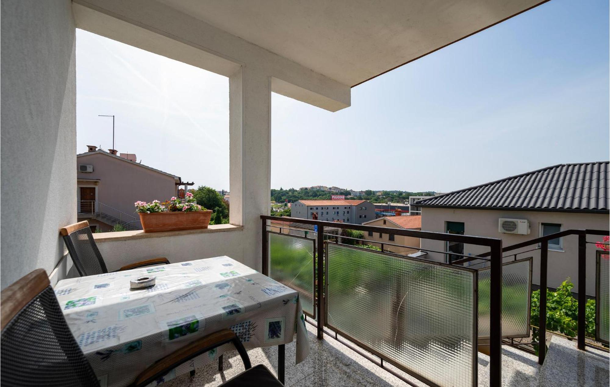 1 Bedroom Cozy Apartment In PUY Exterior foto